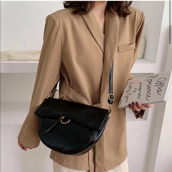 🆕MONTELLA Saddle Crossbody Bag - Picture 3 of 8